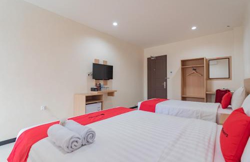 Pontianak Hotel | RedDoorz Syariah Plus near Tanjungpura University 2 Pontianak