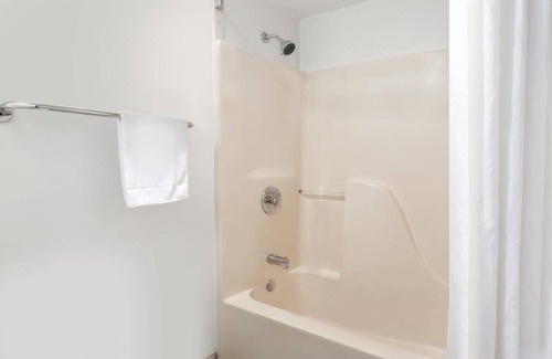 Fort Pierce Hotel | Redfinn Inn