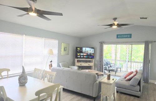 Bonita Shores Apartamento | Redfish - Updated & Roomy 1.5 Mi to Beach Full Kitchen W&D