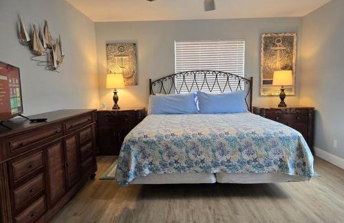 Bonita Shores Apartamento | Redfish - Updated & Roomy 1.5 Mi to Beach Full Kitchen W&D