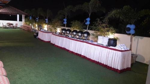 Palavakkam Hotel | Redfox Cinemascope An Apart Hotel