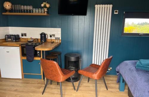 Coleraine Cabina | Redfox Shepherds hut and private hot tub