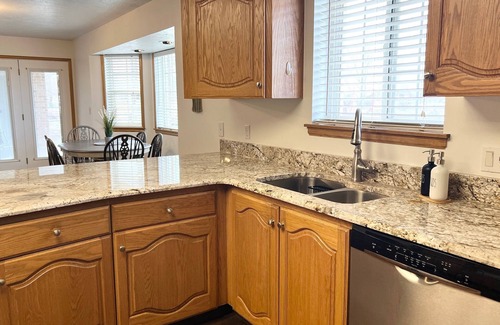 Spanish Fork Casa | RedHawk Retreat / Modern Hobby Farm Getaway