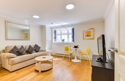 Redhill Apartamento | Redhill town centre apartment by Surrey Shortlets
