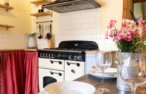 Dorking Cabaña | Redlands is a Cosy Characterful 2 Bed Cottage in the Surrey Hills