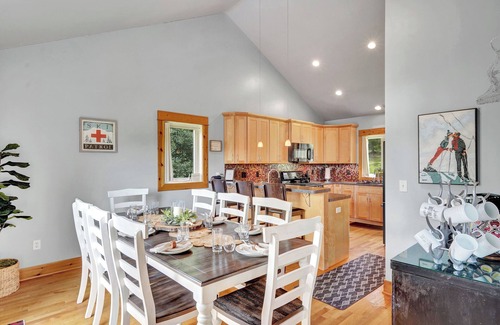 Ellicottville Chalet De Esquí | Redroof Ellicottville Chalet, Sauna, 8' ft hot tub and the best views!