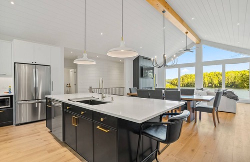 Dysart et al Casa | Redstone Lake - Haliburton - brand new cottage!