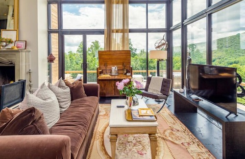 Celo Casa | Redstone Mansion LLC, Luxury Living