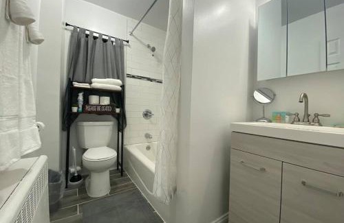 Snyder Square Apartamento | Reduced Priced! Apt by American Dream, Sleeps 6