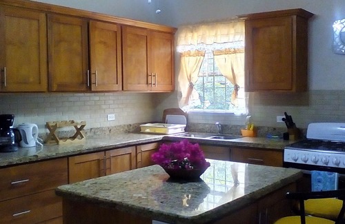 Sunset Crest Apartamento | PRECIOS REDUCIDOS: Moderno, espacioso apartamento de 2 dormitorios, cerca de las comodidades, SUPER HOST