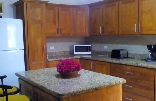 Sunset Crest Apartamento | PRECIOS REDUCIDOS: Moderno, espacioso apartamento de 2 dormitorios, cerca de las comodidades, SUPER HOST