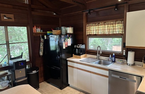 Camden Cabina | REDWOOD CABIN - Town of Camden - Megunticook Lake