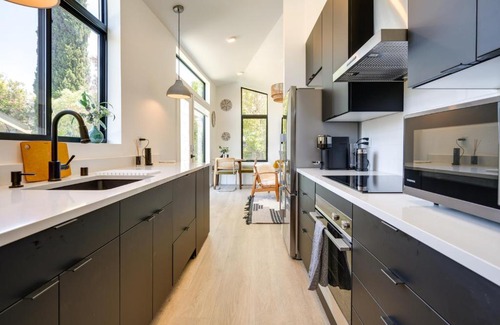 Roosevelt Casa | Redwood City Escape with Big-Screen TV!