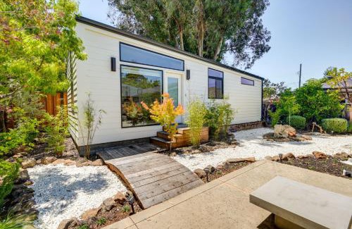 Roosevelt Casa | Redwood City Escape with Big-Screen TV!