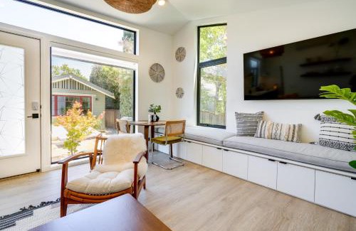 Roosevelt Casa | Redwood City Escape with Big-Screen TV!