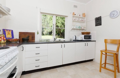 Burradoo Casa | Redwood Cottage - Burradoo getaway, Southern Highlands - 4pm Check Out Sunday