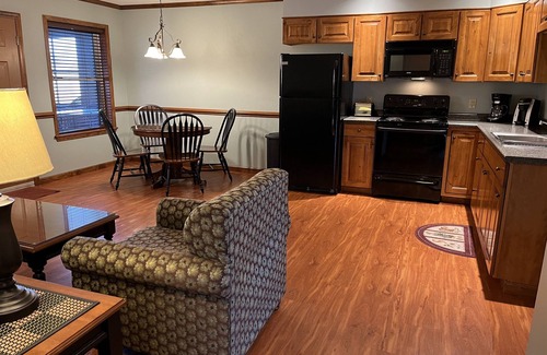 Colliersville Apartamento | Redwood Inn & Suites - Apartment A - impeccably clean motel between CDP & ASV