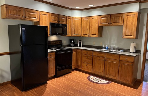 Colliersville Apartamento | Redwood Inn & Suites - Apartment A - impeccably clean motel between CDP & ASV