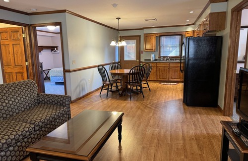 Colliersville Apartamento | Redwood Inn & Suites - Apartment C - impeccably clean motel between CDP & ASV