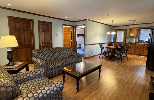 Colliersville Apartamento | Redwood Inn & Suites - Apartment C - impeccably clean motel between CDP & ASV