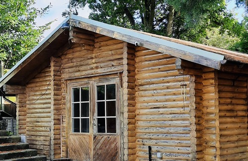 Sandhurst Cabina | Redwood Lodge: unwind in your very own log cabin