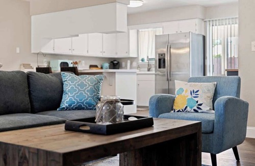 Visalia Casa | Redwood Retreat with Wifi & Ping pong!