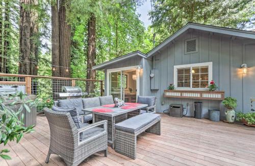 Guerneville Casa | Redwoods Cabin with Hot Tub Walk to Russian River!