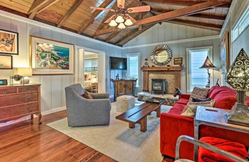 Guerneville Casa | Redwoods Cabin with Hot Tub Walk to Russian River!
