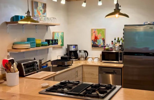 Arcata Apartamento | Redwoods, Private Hot Tub, Patio and Apartment, Rain Shower, King Beds - Arcata