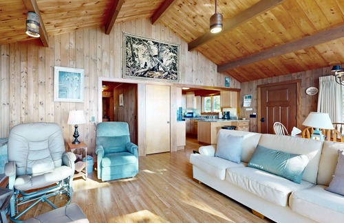 Bass Harbor Casa | Reed Shore Cottage | Oceanfront house in Bass Harbor with direct beach access