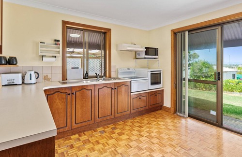 Port Noarlunga Casa | Reef & Vines ~ Port Noarlunga - Cosy Cottage Close to the Surf