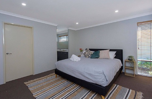 Busselton Casa | Reel Cozy a family friendly holiday home walking distance to town