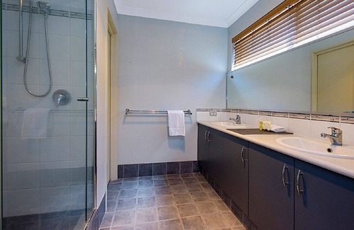 Busselton Casa | Reel Cozy a family friendly holiday home walking distance to town