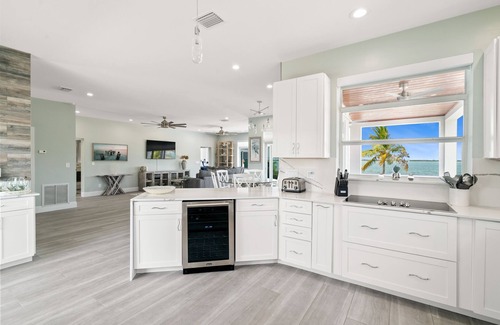 Summerland Key Casa | ~Reel Em' Inn~ Luxury Oceanfront Summerland Key home with deep water and pool!