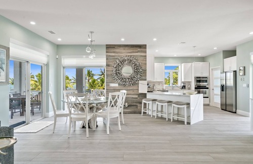 Summerland Key Casa | ~Reel Em' Inn~ Luxury Oceanfront Summerland Key home with deep water and pool!