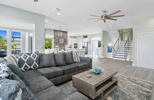 Summerland Key Casa | ~Reel Em' Inn~ Luxury Oceanfront Summerland Key home with deep water and pool!