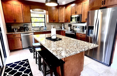 Summerland Key Casa | REEL ESCAPE - 4 Bedroom / 2 Bathroom w/ Pool, Boat Dock & Sleeps 8!