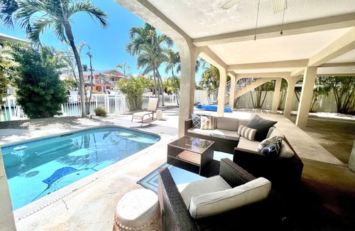 Summerland Key Casa | REEL ESCAPE - 4 Bedroom / 2 Bathroom w/ Pool, Boat Dock & Sleeps 8!