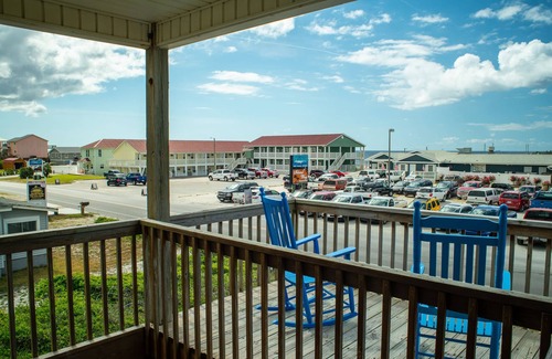 Long Beach Casa | Reel Nice: 2nd Row Gem, Beach View from Balcony!