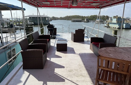 Venice Casa | Reel Therapy 3 bedroom houseboat