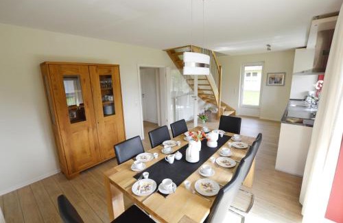 Staberdorf Casa | Reetdachhaus 6, inkl 2 Parkplätze