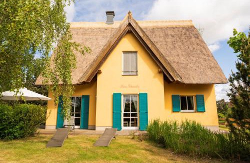 Krienke Casa | Reetdachhaus mit Schwimmteich in Krienke