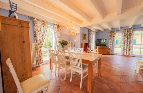 Krienke Casa | Reetdachhaus mit Schwimmteich in Krienke