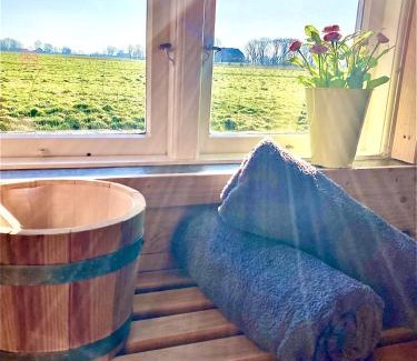Augustenkoog Casa | Reetdachhaus, Sauna, E-Bikes, 6 Personen