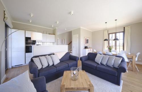 Dranske Villa | Reetland am Meer - Luxus Reetdachvilla mit 3 Schlafzimmern, Sauna und Kamin H18