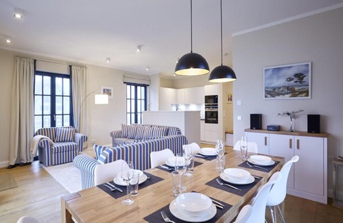 Dranske Casa | Reetland am Meer - Luxus Reetdachvilla mit 3 Schlafzimmern, Sauna und Kamin F15