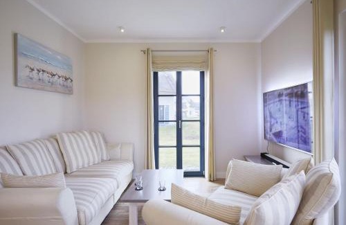 Kreptitz Casa | Reetland am Meer - Premium Reetdachvilla mit 3 Schlafzimmern, Sauna und Kamin F04