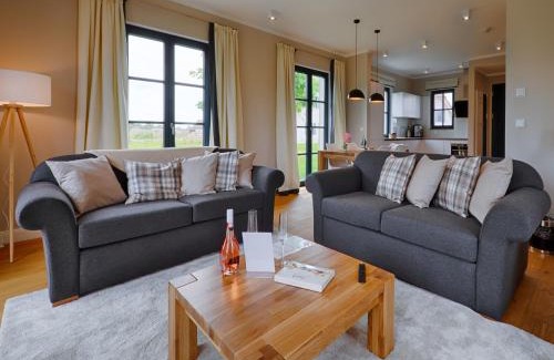 Dranske Casa | Reetland am Meer - Superior Reetdachvilla mit 2 Schlafzimmern F25
