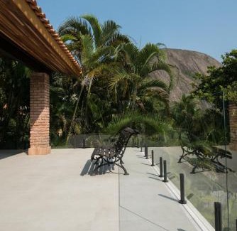 Itacoatiara Casa | Refúgio com vista mar e verde