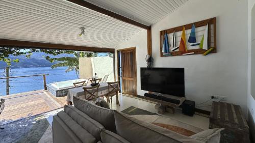 Cambaquara Casa | Refúgio na natureza com vista espetacular em Ilhabela